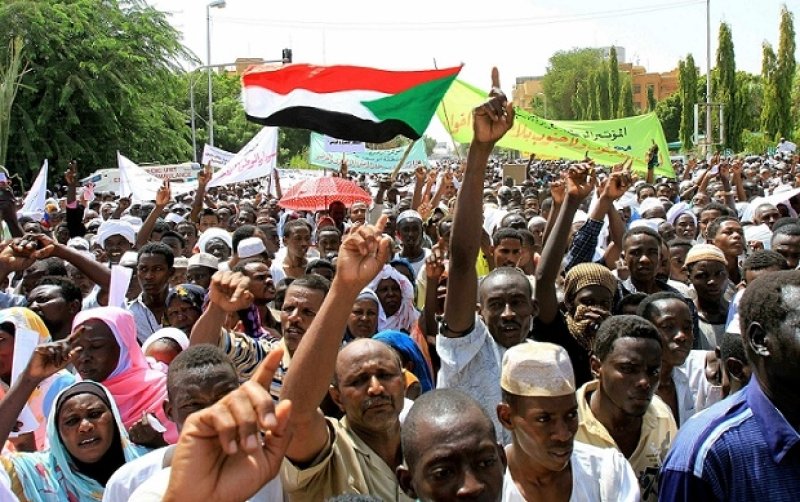 نسخة مكررة عن أداء أجهزة الدولة في البلدان العربية السودان على صفيح ساخن..