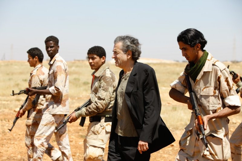 إحدى عميلات «ليفي» ناطقة باسم «الجيش السوري الحر» في فرنسا!