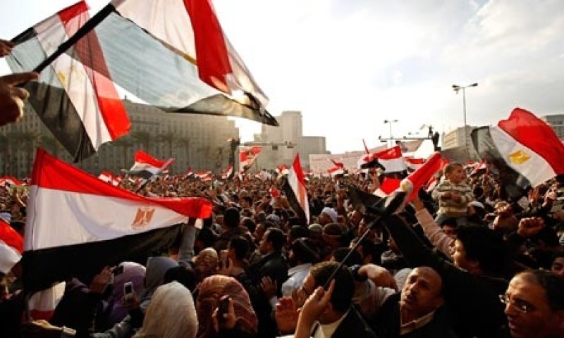 بعد الانفجار الثوري.. هل تسير مصر صوب الانهيار؟
