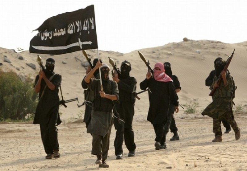 من يخطب ودّ «القاعدة»؟
