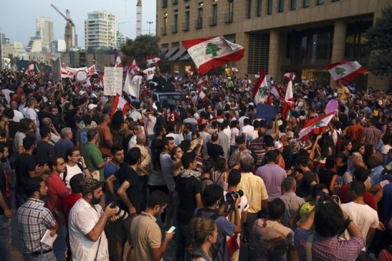الحراك يعزز مواقعه: «الوسط التجاري» ملك الشعب