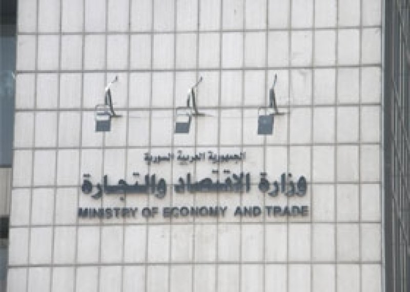 !ثلاثة قرارات أنهكت الليرة السورية تحت شعار حمايتها
