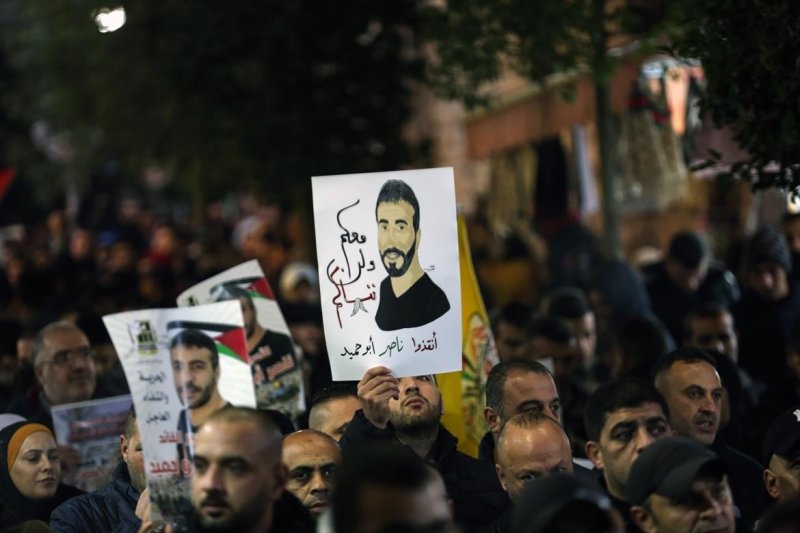 سلطة أوسلو تهوي وأصوات الانتفاضة تعلو